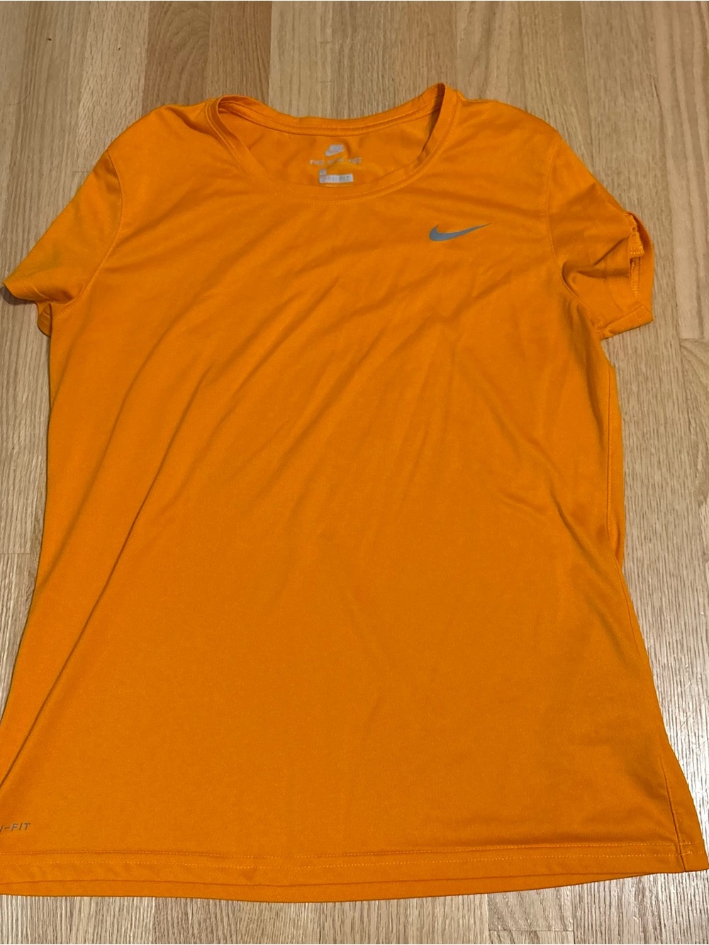 Nike Women’s Orange Short Sleeve Athletic Tee T-shirt Large